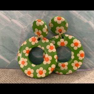 Blush Daisy Earrings